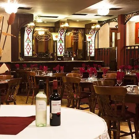 فندق Eviston House 3*