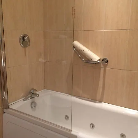 Hotell Eviston House 3*