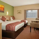 מלון Eviston House 3*