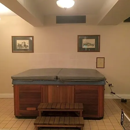 Отель Eviston House 3*