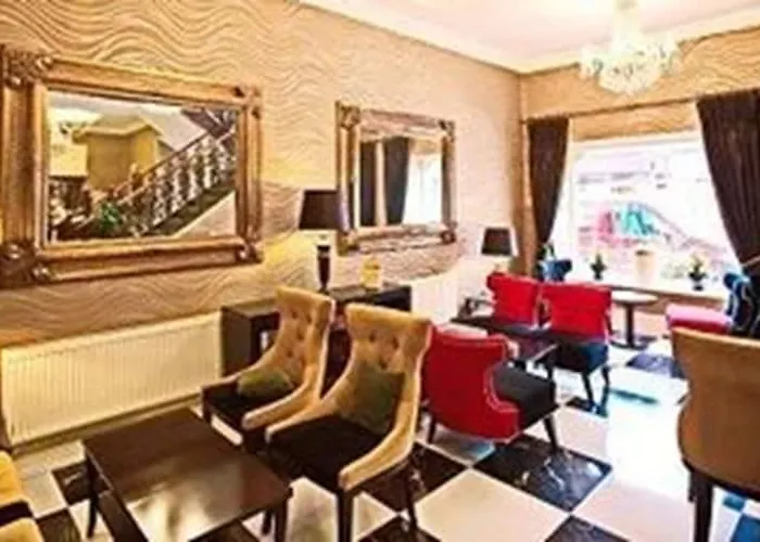 Eviston House 3*
