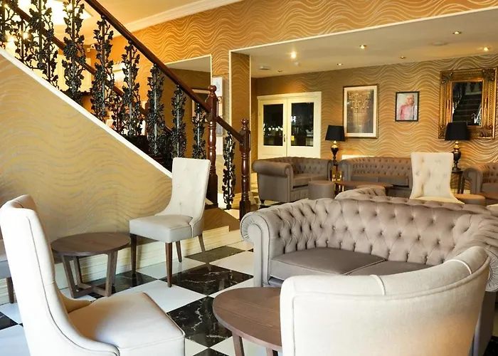 Eviston House 3*