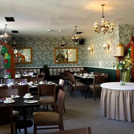 فندق Eviston House